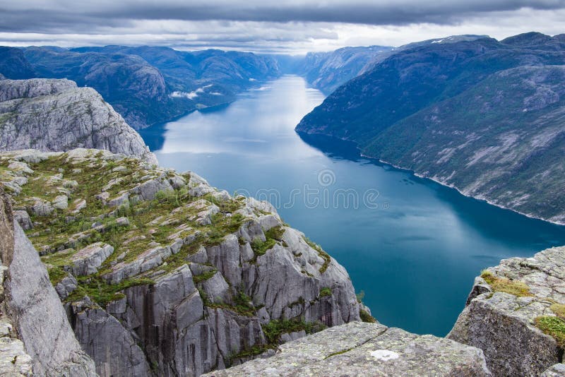 Blick auf Lysefjord vom Kjeragberg Fototapete 