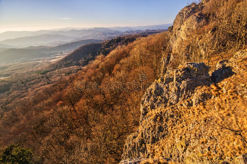 Pohľad zo skál Sitna na Štiavnických vrchoch