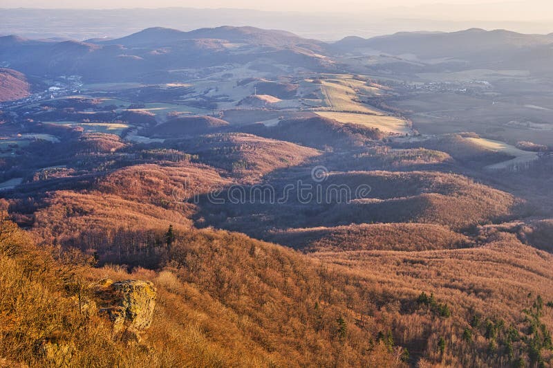 Pohled ze skal na Sitno ve Štiavnických vrších