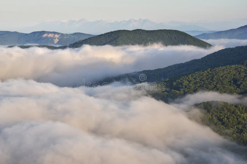 Pohľad z vrchu Sivec na Slovensko s Vysokými Tatrami na obzore