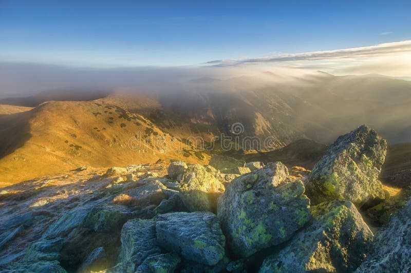 Pohled z hory Skalka v Nízkých Tatrách na podzim