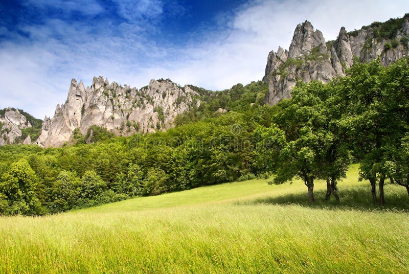 Pohľad na suľovské skaly