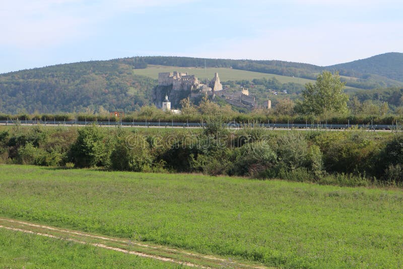 Výhľad na hrad Beckov