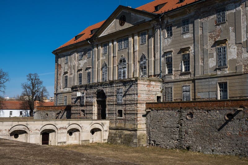 Pohľad na starú pevnosť a zámok v mestečku Holíč na Slovensku