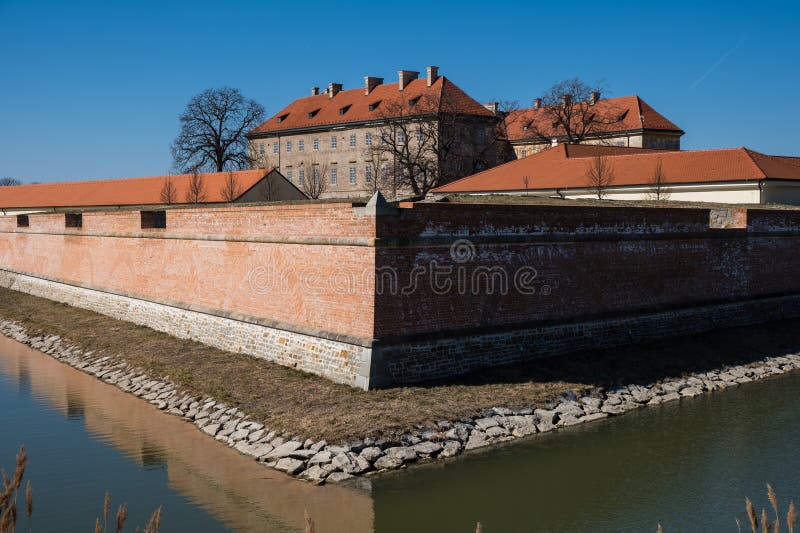 Pohľad na starú pevnosť a zámok v mestečku Holíč na Slovensku