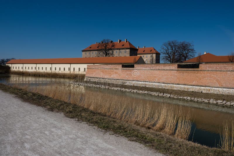 Pohľad na starú pevnosť a zámok v mestečku Holíč na Slovensku