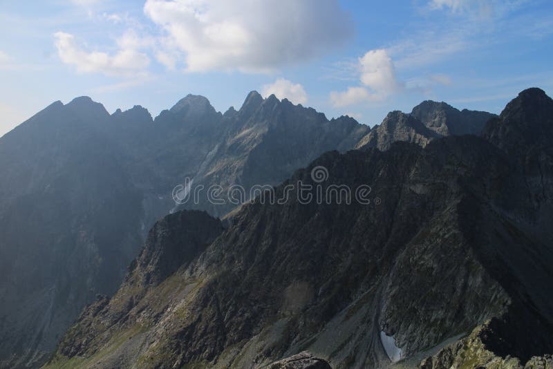 Pohled z vrcholu Jahnacího štítu ve Vysokých Tatrách