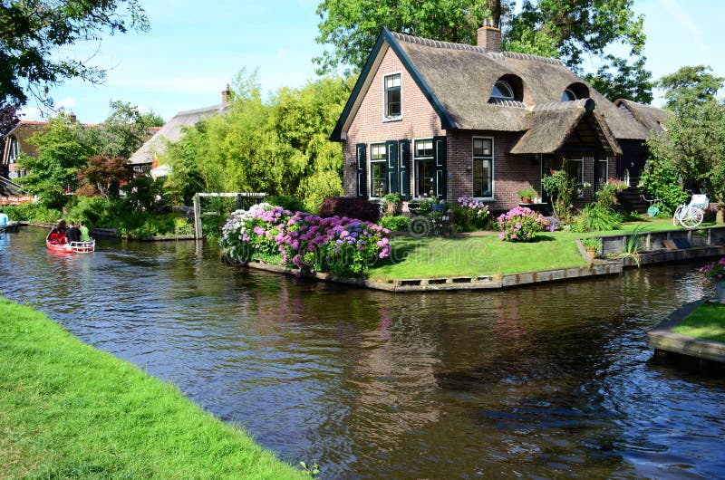 Typical Dutch Village, Giethoorn In Netherlands Stock Image - Image of ...