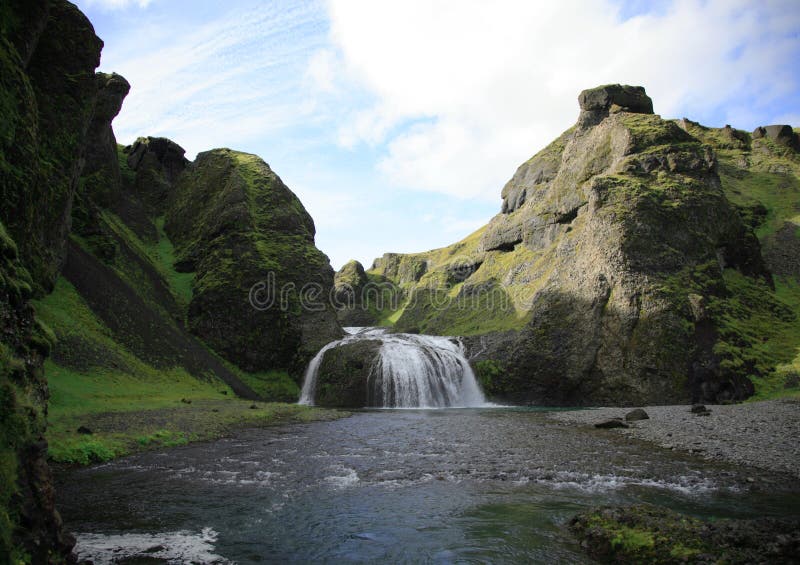 View up to Stjornarfoss waterfall