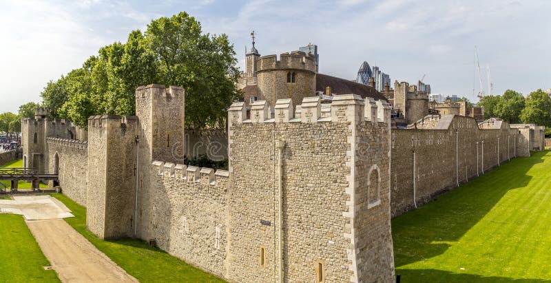 View of the walls of the Tower of London royalty free stock photography View of the walls of the Tower of London royalty free stock photography