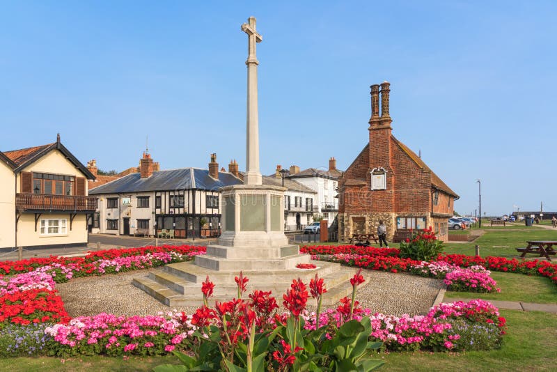 Aldeburgh, Suffolk. UK. September 2020. View of the War Memorial, The Moot Hall and Mill Inn pub in Aldeburgh,. Aldeburgh, Suffolk. UK. September 2020. View of the War Memorial, The Moot Hall and Mill Inn pub in Aldeburgh,