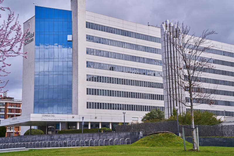 Views of the University Clinic of Navarra in the hospital area