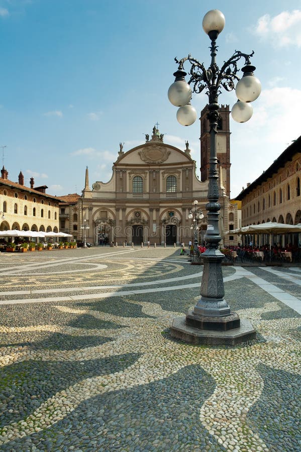 Vigevano, Piazza Ducale images stock
