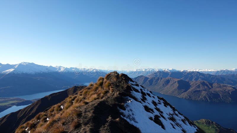 Vigia de Wanaka do lago do pico no inverno, Nova Zelândia de Roys imagens de stock Vigia de Wanaka do lago do pico no inverno, Nova Zelândia de Roys imagens de stock