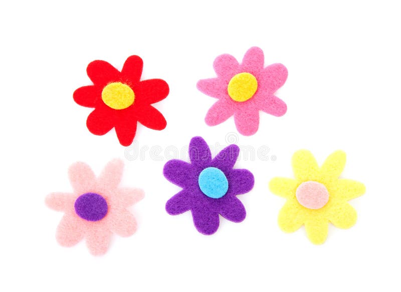 Vijf kleurrijke gevoelde bloemen