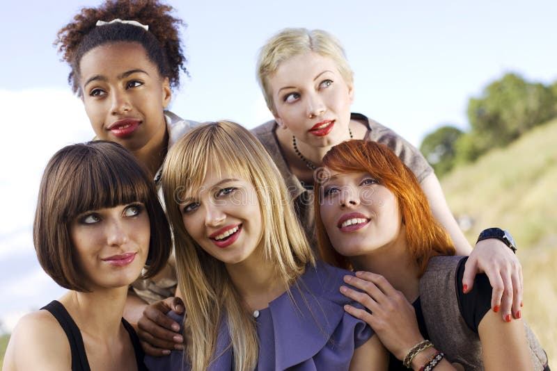 Vijf mooie vrouwen. royalty-vrije stock afbeeldingen Vijf mooie vrouwen. royalty-vrije stock afbeeldingen