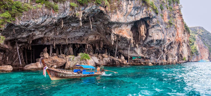 Viking Cave sull'isola di PhiPhi Leh, Tailandia fotografie stock Viking Cave sull'isola di PhiPhi Leh, Tailandia fotografie stock