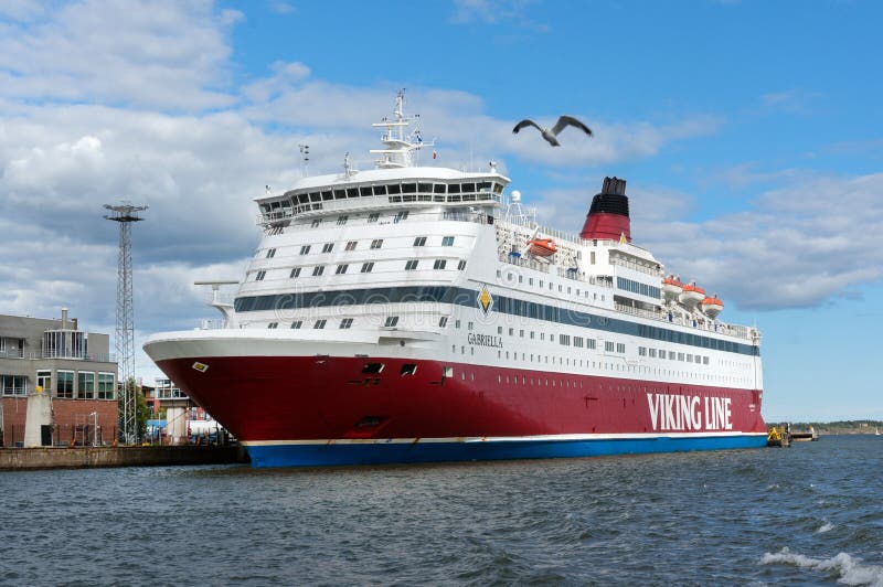 Viking Line Ferry gehen zum Helsinki-Hafen lizenzfreie stockfotos Viking Line Ferry gehen zum Helsinki-Hafen lizenzfreie stockfotos