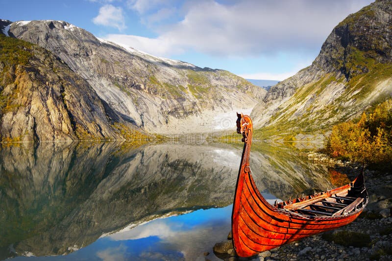 Viking Ship, montagne lago, paesaggio