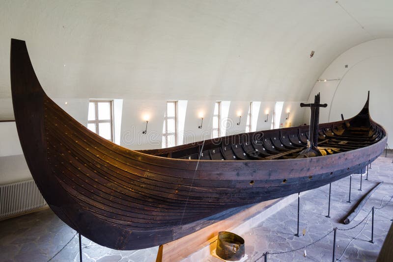 Viking skepp som är drakkar i det vikings museet i Oslo, Norge fotografering för bildbyråer Viking skepp som är drakkar i det vikings museet i Oslo, Norge fotografering för bildbyråer