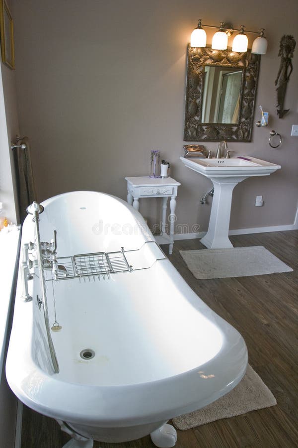 Viktorianisches Badezimmer stockfoto. Bild von klempnerarbeit - 16640864