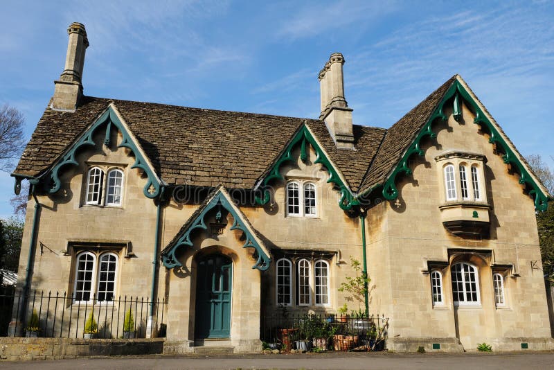 Idyllisches Altes Englisches Haus Stockfoto - Bild von inländisch