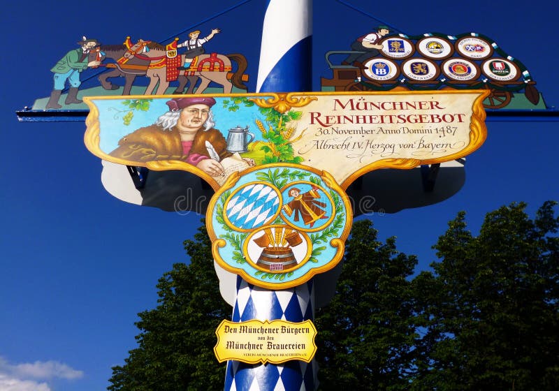 Viktualienmarkt een dagelijkse voedselmarkt en een vierkant van München, Beieren, Duitsland stock afbeelding Viktualienmarkt een dagelijkse voedselmarkt en een vierkant van München, Beieren, Duitsland stock afbeelding