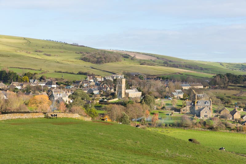 Vila Abbotsbury Inglaterra Reino Unido de Dorset no campo foto de stock Vila Abbotsbury Inglaterra Reino Unido de Dorset no campo foto de stock
