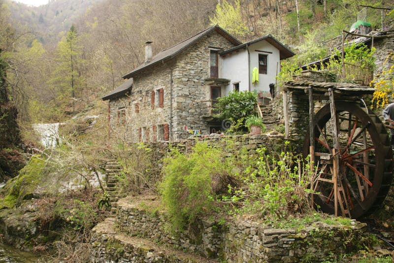 Vila pequena em Ticino imagens de stock Vila pequena em Ticino imagens de stock