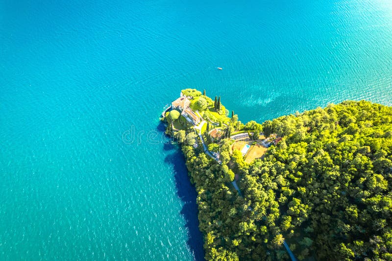 Villa balbianello στη λίμνη como aerial view πόλη lenno στοκ εικόνες
