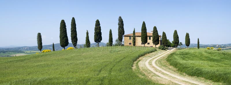 Villa dans le paysage rural photographie stock Villa dans le paysage rural photographie stock