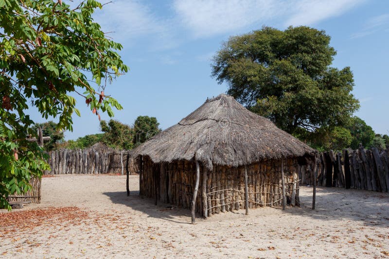 Village Africain Traditionnel Avec Des Maisons Photo stock Image du