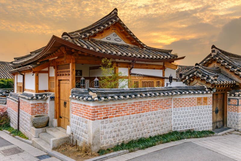 Village de Bukchon Hanok, architecture coréenne traditionnelle de style dans S photographie stock Village de Bukchon Hanok, architecture coréenne traditionnelle de style dans S photographie stock