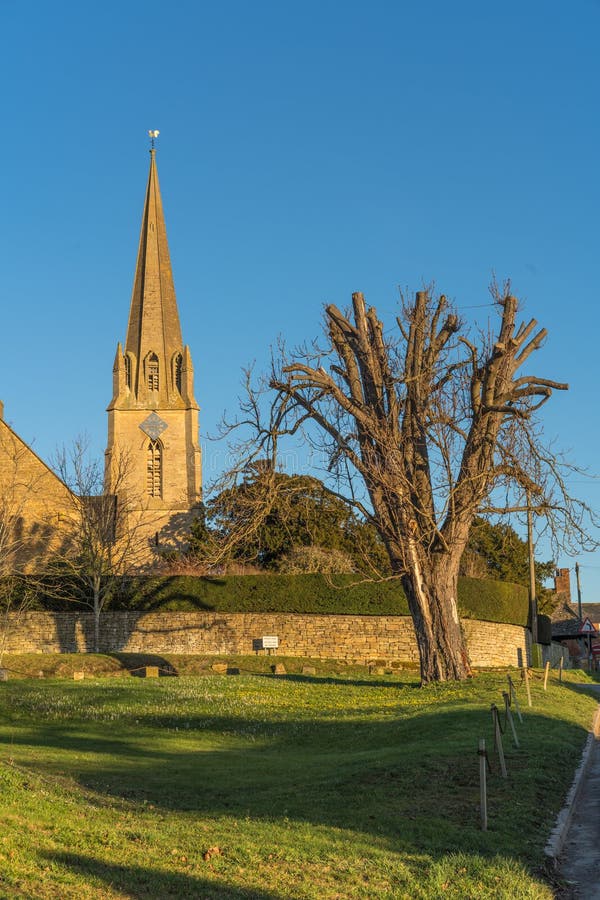 Village Green Todenham, Gloucestershire, het UK royalty-vrije stock afbeeldingen Village Green Todenham, Gloucestershire, het UK royalty-vrije stock afbeeldingen