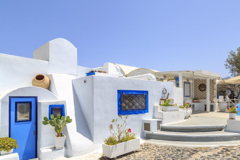 Village traditionnel avec le rétro style dans Thira, Santorini, Grèce image libre de droits Village traditionnel avec le rétro style dans Thira, Santorini, Grèce image libre de droits