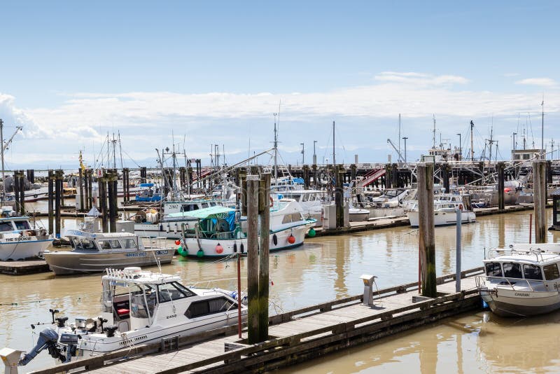 Villaggio del molo del pescatore di Steveston a Richmond, BC fotografia stock libera da diritti Villaggio del molo del pescatore di Steveston a Richmond, BC fotografia stock libera da diritti