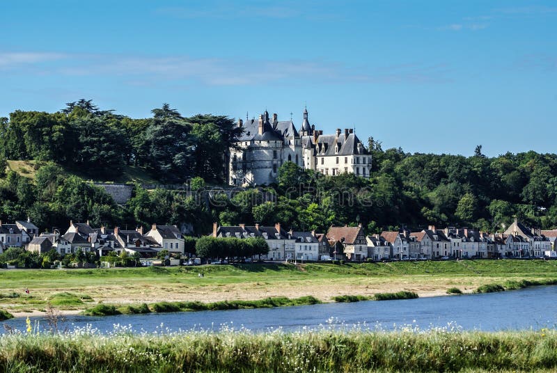 Villaggio della Loira del sur di Chaumont e castello, Loir-et-Cher, Francia