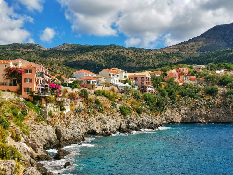 villaggio di Assos Kefalonia Isola Grecia fotografia stock libera da diritti villaggio di Assos Kefalonia Isola Grecia fotografia stock libera da diritti