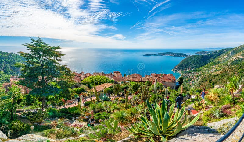Villaggio di Eze alla costa di Riviera francese, Cote d'Azur, Francia