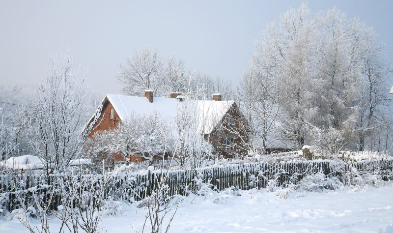 Villaggio di Pasterka in inverno del â della neve in Polonia fotografia stock libera da diritti Villaggio di Pasterka in inverno del â della neve in Polonia fotografia stock libera da diritti