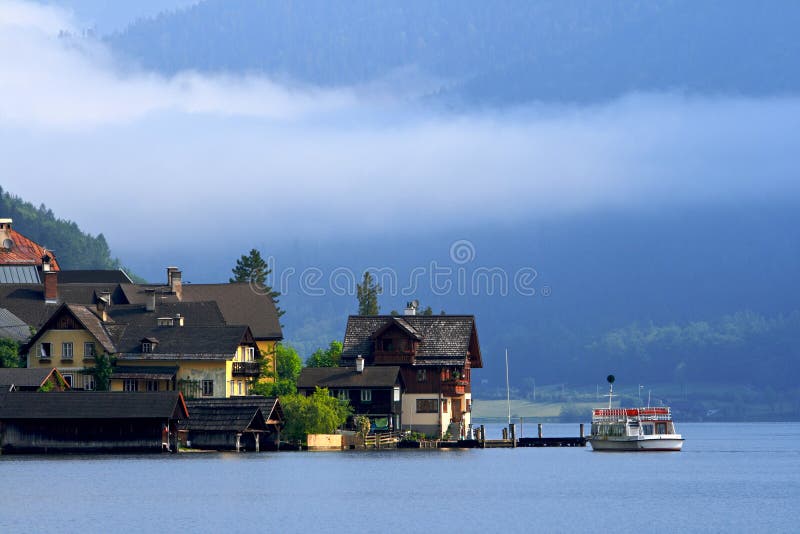 Villaggio sul lago, Austria