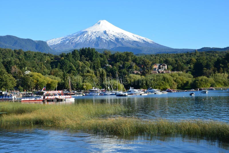 Villaricavulkaan in Pucon, Chili royalty-vrije stock afbeeldingen Villaricavulkaan in Pucon, Chili royalty-vrije stock afbeeldingen