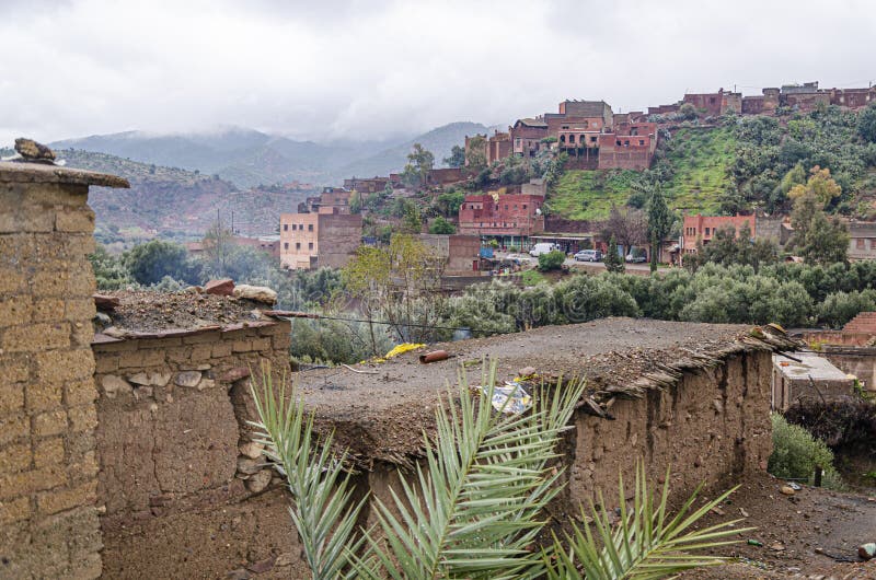 Villas dans les hautes montagnes d'atlas Marrakech Maroc photographie stock Villas dans les hautes montagnes d'atlas Marrakech Maroc photographie stock