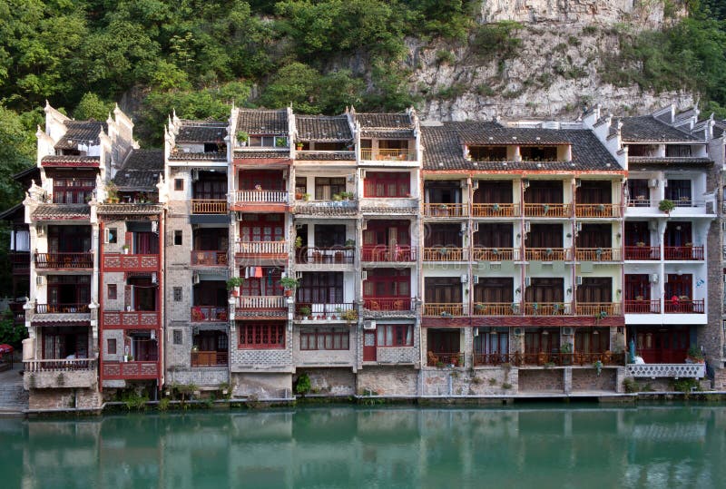 Ville antique de Zhenyuan sur la rivière de Wuyang dans la province de Guizhou, Chine images libres de droits Ville antique de Zhenyuan sur la rivière de Wuyang dans la province de Guizhou, Chine images libres de droits
