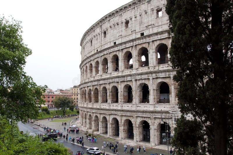 Ville de Rome avec le grand colosseum, Italie Architecture de colosseo de Rome en Italie Voyage vers Rome - capitale de l'Italie photos libres de droits Ville de Rome avec le grand colosseum, Italie Architecture de colosseo de Rome en Italie Voyage vers Rome - capitale de l'Italie photos libres de droits
