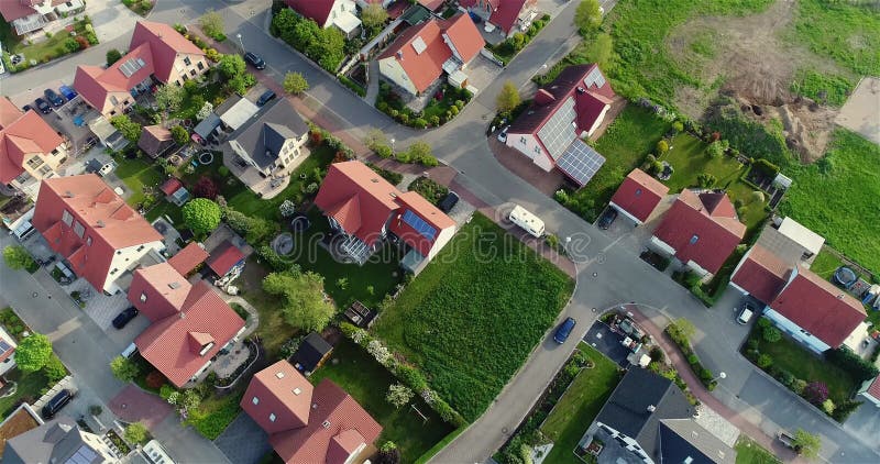 Ville européenne d'en haut. vue aérienne du village allemand. petite vue aérienne de la ville européenne. belle vue aérienne de pe