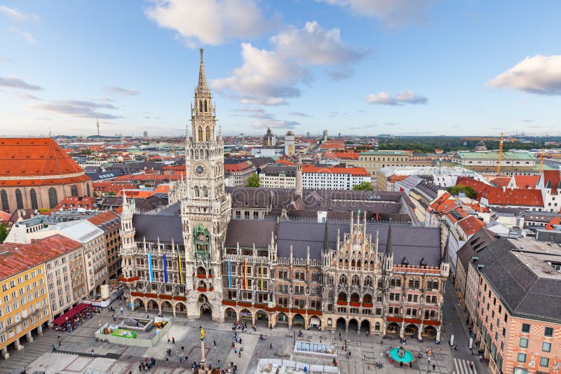 Ville nouvelle Hall sur la place de Marienplatz à Munich image stock Ville nouvelle Hall sur la place de Marienplatz à Munich image stock