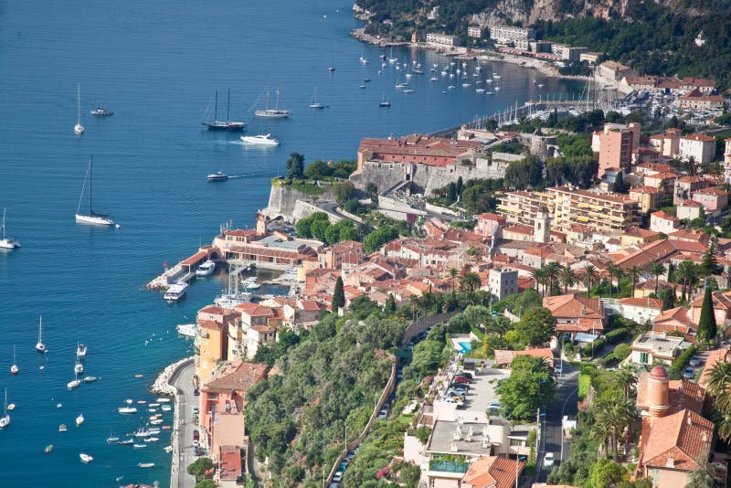 Villefranche-sur-Mer op de Kooi d'Azur royalty-vrije stock afbeelding Villefranche-sur-Mer op de Kooi d'Azur royalty-vrije stock afbeelding