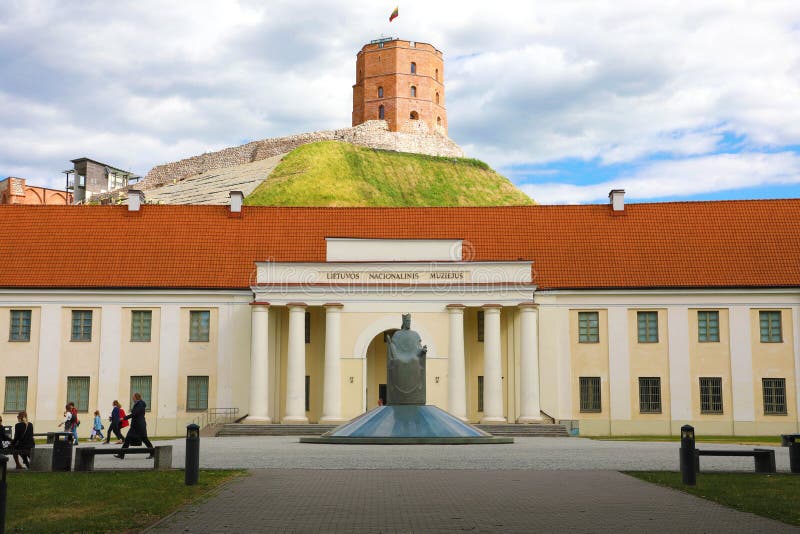 VILNIUS, LITOUWEN - JUNI 7, 2018: Nationaal Museum van Litouwen royalty-vrije stock afbeeldingen VILNIUS, LITOUWEN - JUNI 7, 2018: Nationaal Museum van Litouwen royalty-vrije stock afbeeldingen