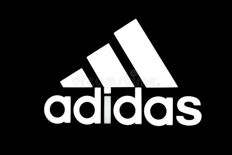 Berri estante Demonio Vilnius, Lituania, 6 De Septiembre De 2019: Logo De Adidas En Una Tienda.  Adidas AG Es Una Empresa Alemana Que DiseÃ±a Y Foto editorial - Imagen de  moderno, famoso: 157983951